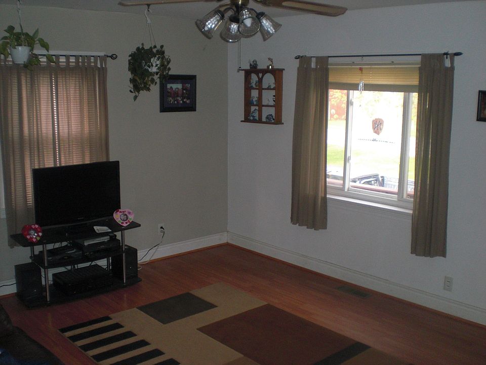 2nd image of 826 Hard Rd