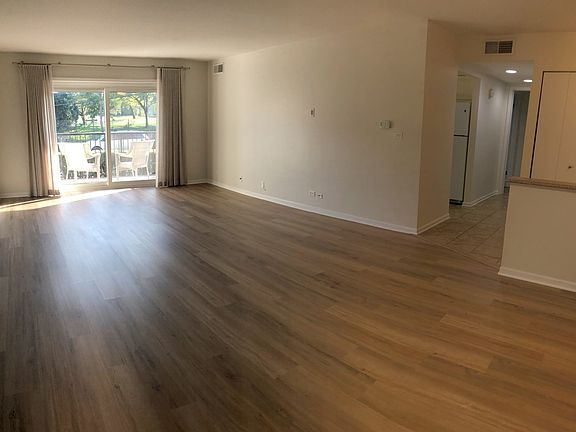 5th image of 4940 Foster St APT 104