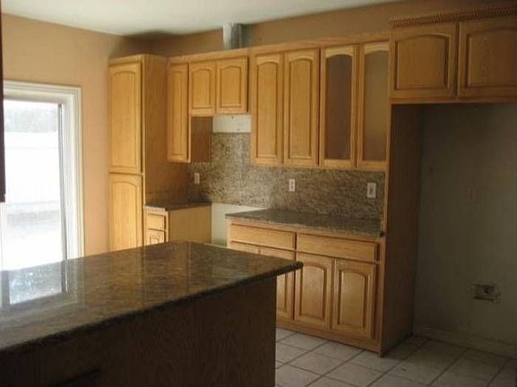 3rd image of 8670 Chatfield Dr