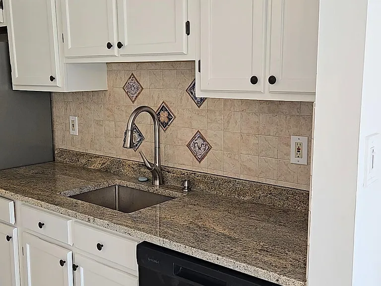 18 Redwood Dr — Photo 5