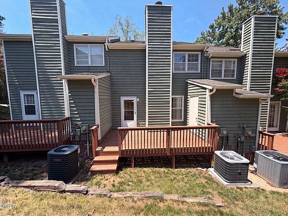 5th image of 102 Old Maple Ln