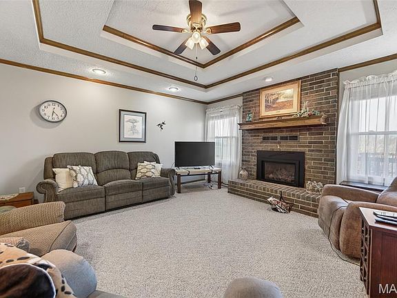 5th image of 301 Planeview Ave