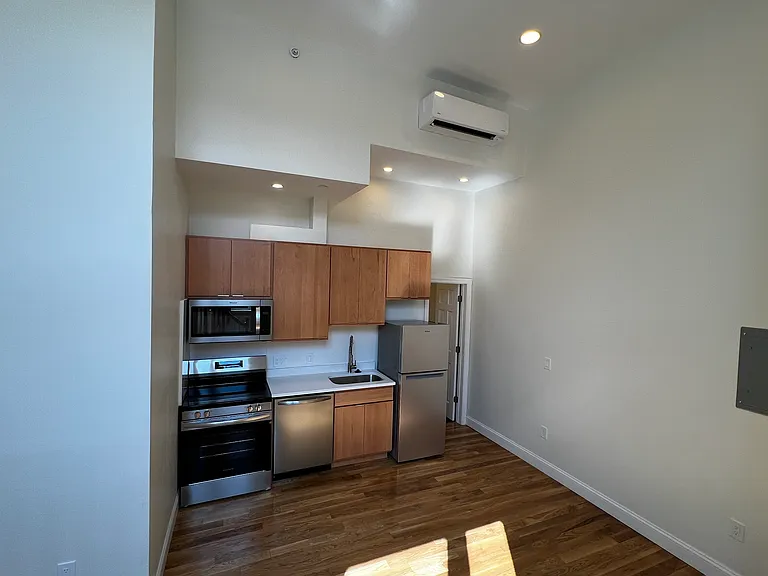 6 Blossom St #6 — Photo 1