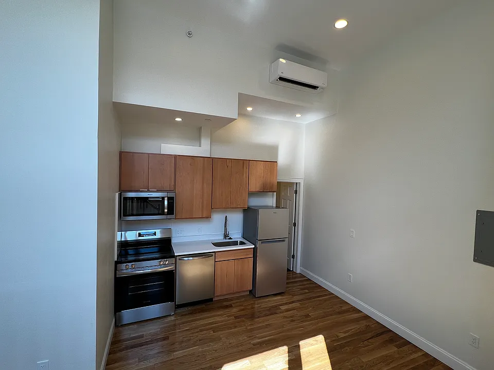 6 Blossom St #6