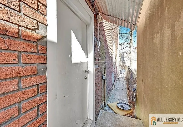 2 Columbus Pl #2 — Photo 11