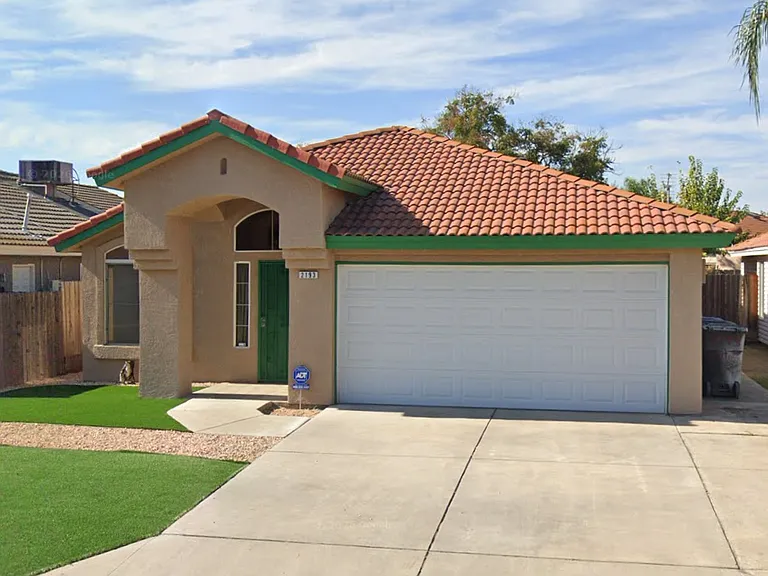 2193 N Antioch Ave — Photo 2