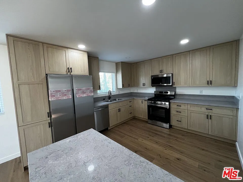 2 bed, 1.0 bath, 950 sqft, $2,950 — Photo 1