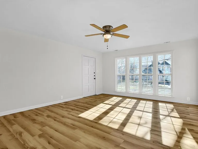 1313 E Lamar St — Photo 5