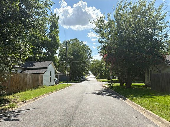 4th image of 2122 E Chaffin St