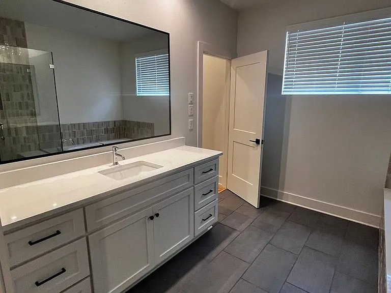 712 N Magnolia St #B — Photo 14