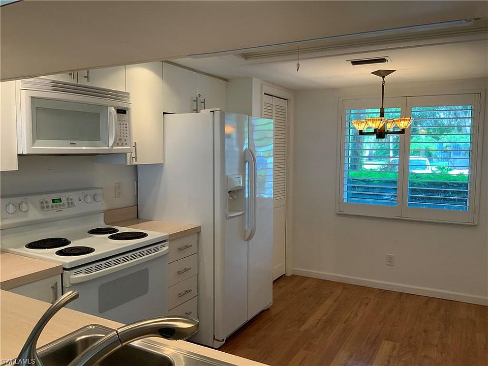 1st image of 7300 Glenmoor Ln APT 102
