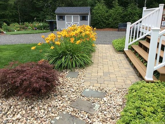 3rd image of 6 Berkshire Dr