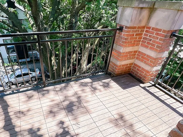 2324 N Greenview Ave #3 — Photo 3