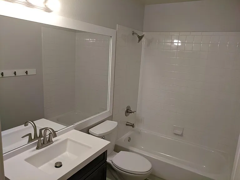 Full bath 2nd floor