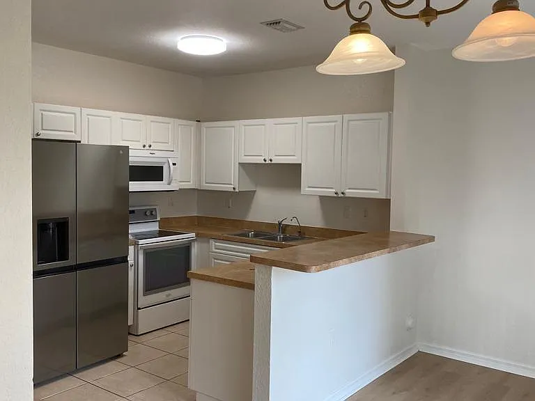 10910 SW 181st Ter — Photo 11