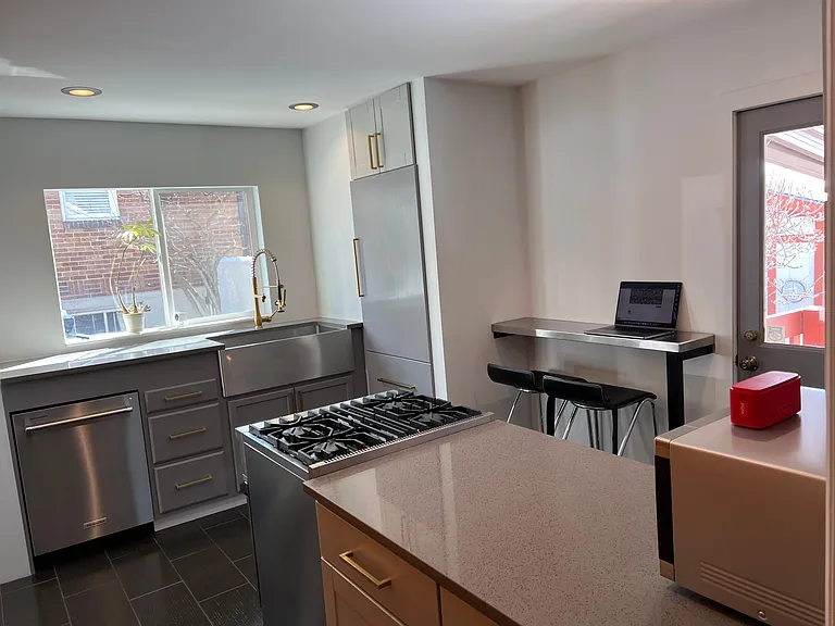 1548 E Roosevelt Ave — Photo 2