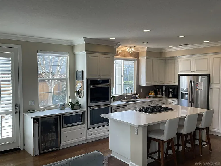 646 Sandside Ct — Photo 7
