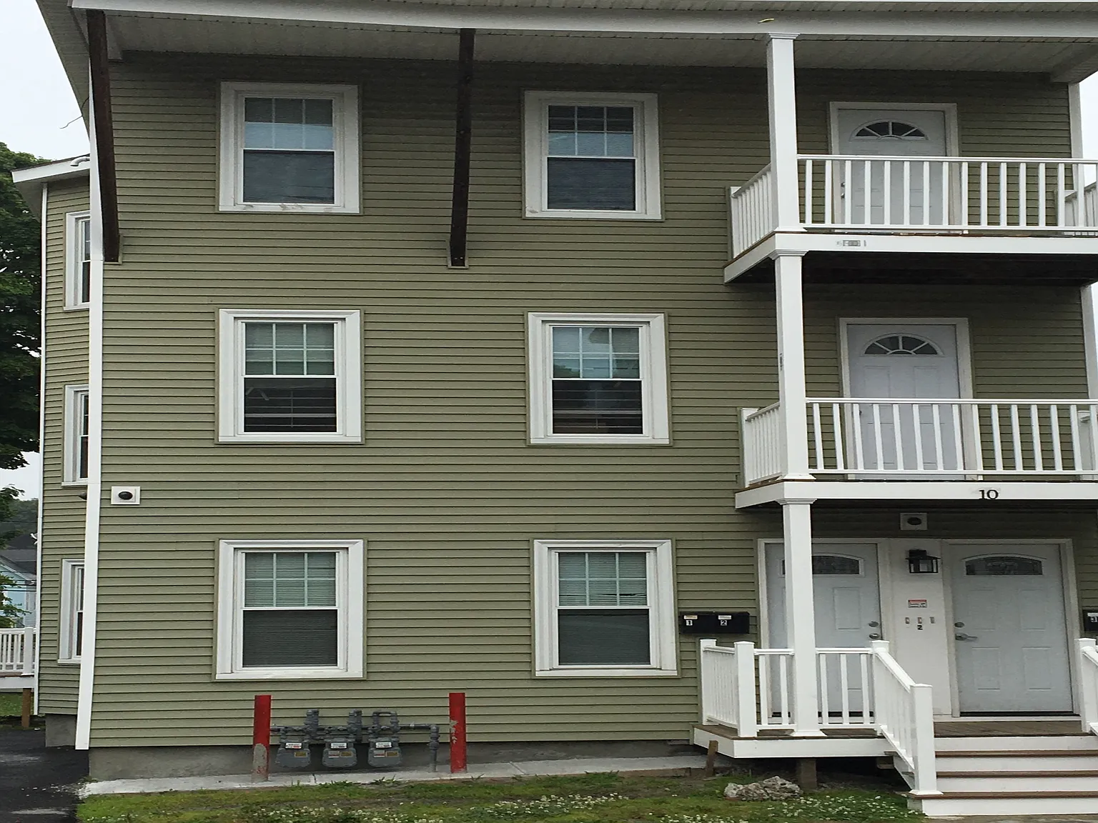 3 bed, 1.5 bath, 1200 sqft, $2,200 — Photo 1