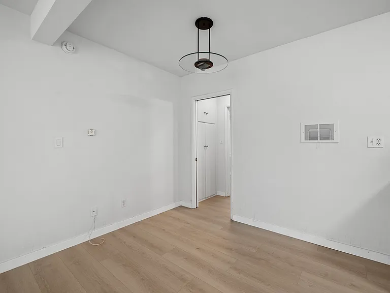 147 N La Peer Dr #6 — Photo 9