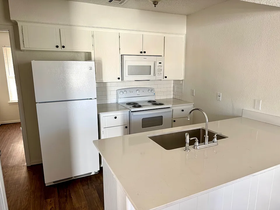 450 Wimbledon Rd #6A