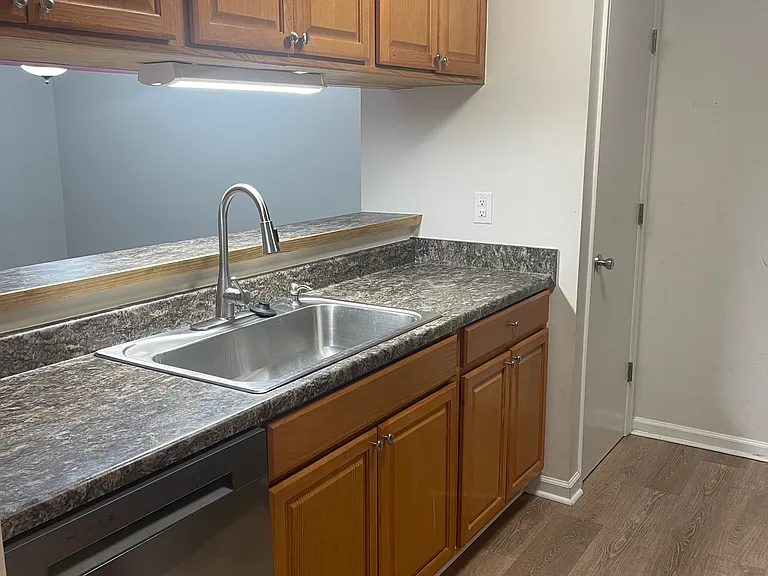 811-811B Winthrop St #B — Photo 8