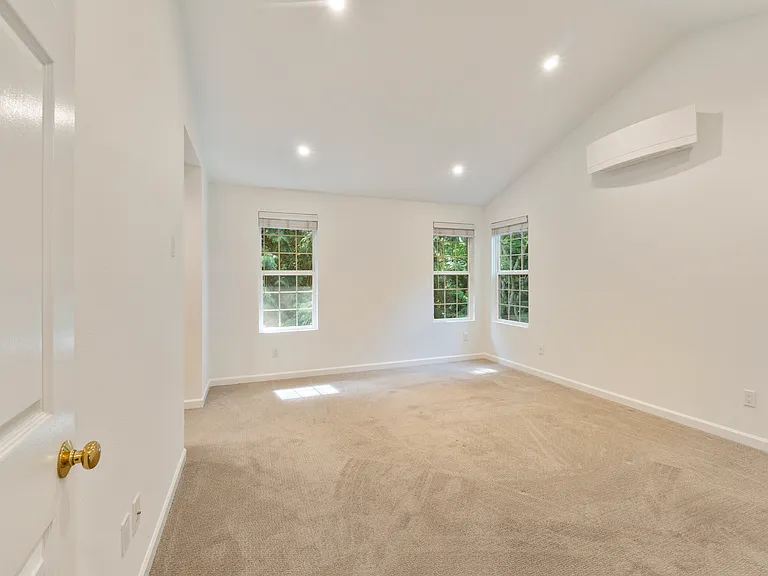 Primary bedroom ensuite