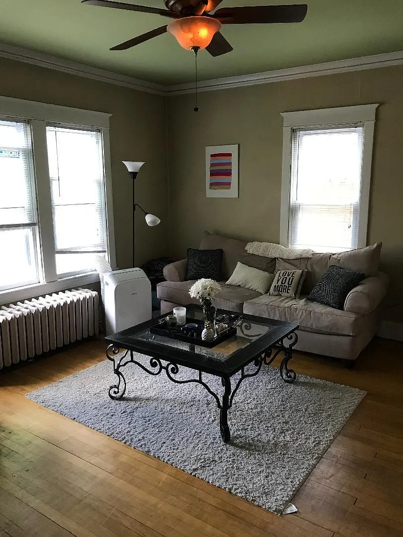 Living room - 1623 E Kane Pl #3