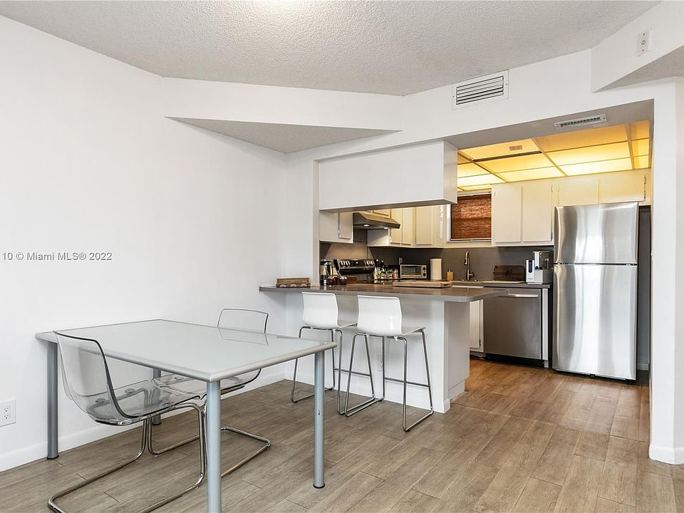 1st image of 8290 Lake Dr APT 329