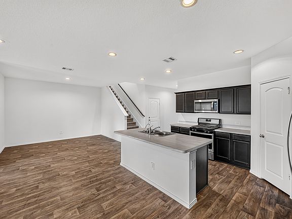 5th image of 5118 Dove Hill Ln