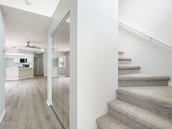 5th image of 1034 Villa Dr