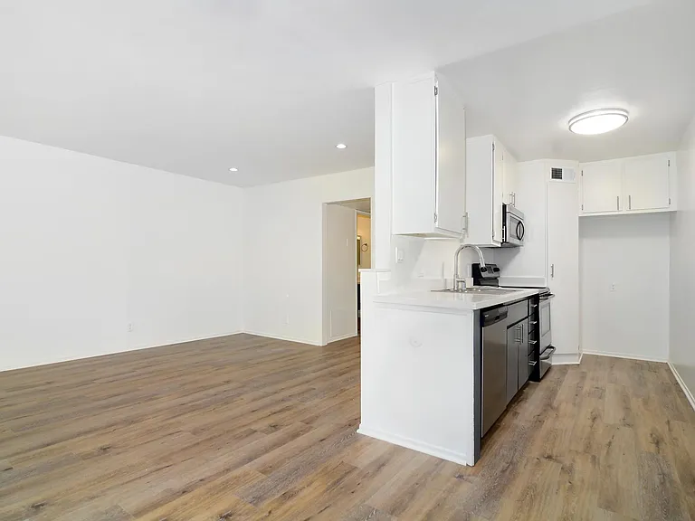 Olive Tree Apartments — Photo 16