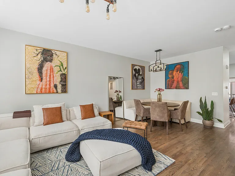 2504 S Calumet Ave — Photo 5