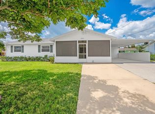 1601 Nottingham Rd, Leesburg, FL 34748