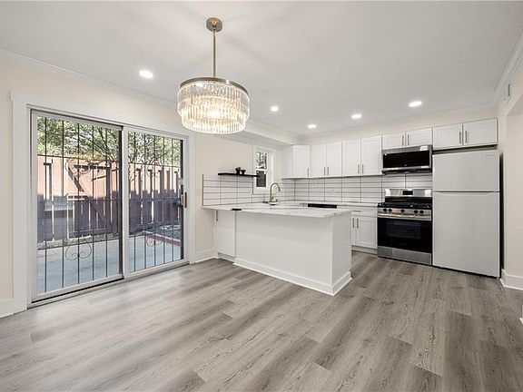 3rd image of 3298 Abbeywood Dr