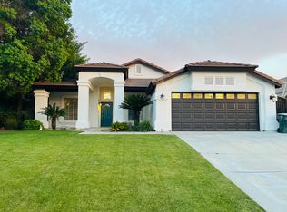 10001 Boone Valley Dr, Bakersfield, CA 93312