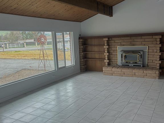 5th image of 15175 Columbet Ave
