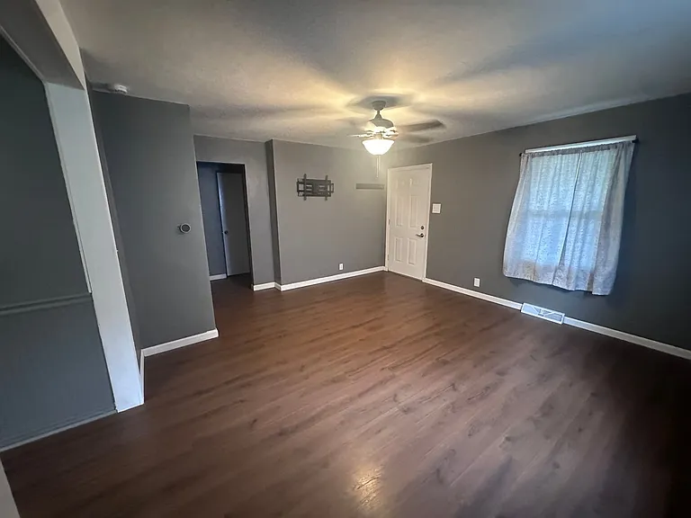 2415 Jerden Ave — Photo 8