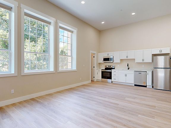 5th image of 80 Lake St #204