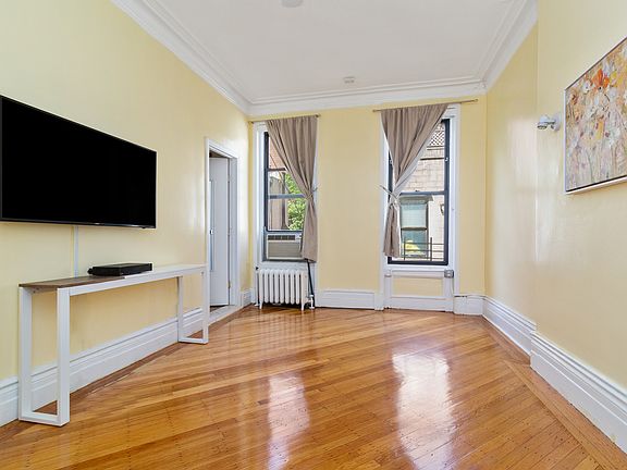 4th image of 796 Lexington Ave #4