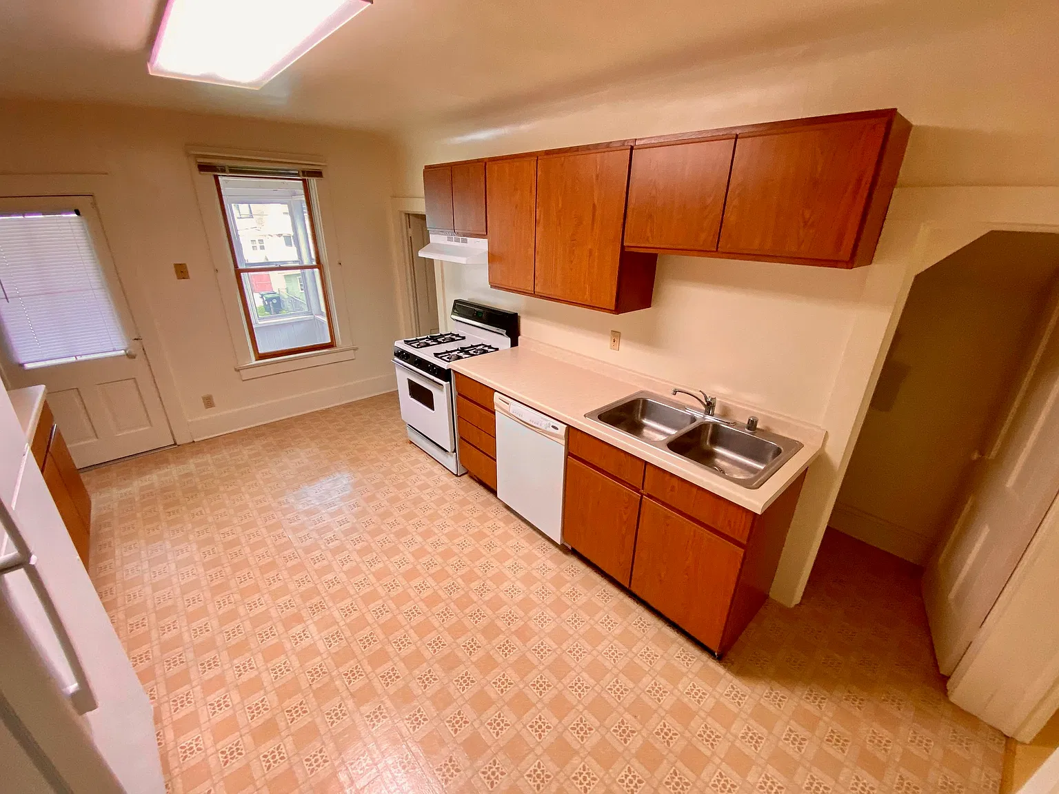2 bed, $750 — Photo 3