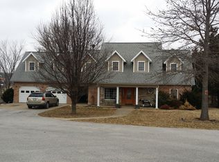 12352 S Park Rd, Benton, IL 62812