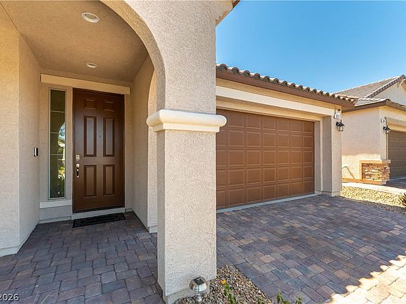 2nd image of 6037 La Coste St