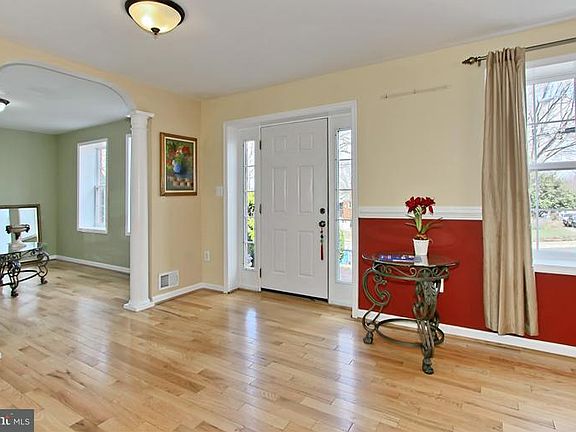 2nd image of 10001 Peterson St