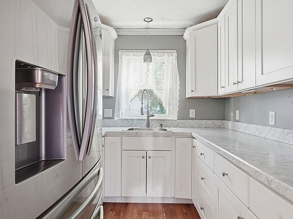5th image of 48 Litchfield Ave