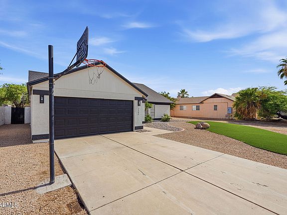 3rd image of 7742 W CHERRY HILLS Drive