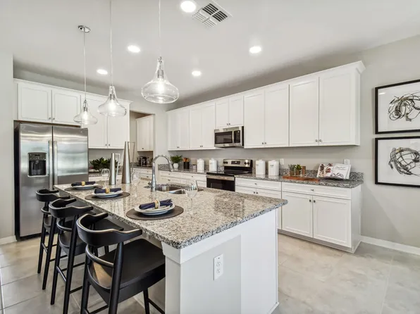 3082 Adams Cross Dr, Zephyrhills, FL 33540