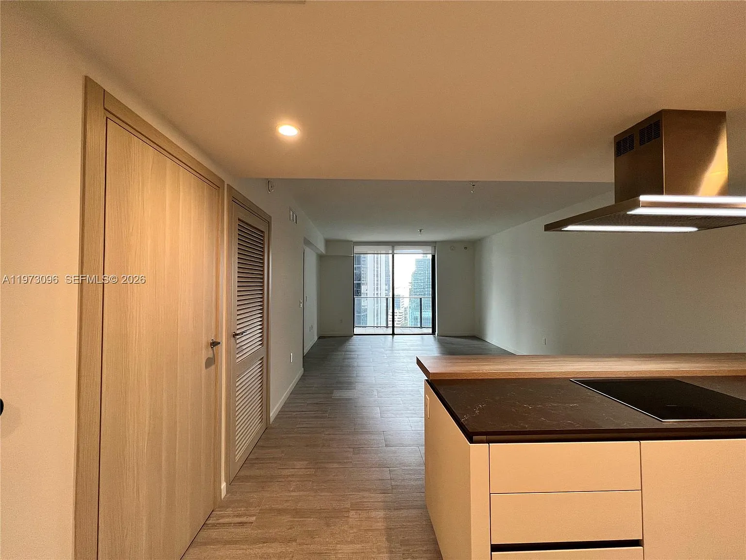 1 bed, 1.5 bath, 829 sqft, $4,700 — Photo 2