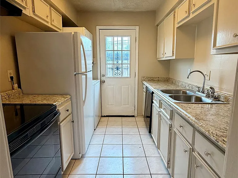 7700 Creekbend Dr #1 — Photo 5