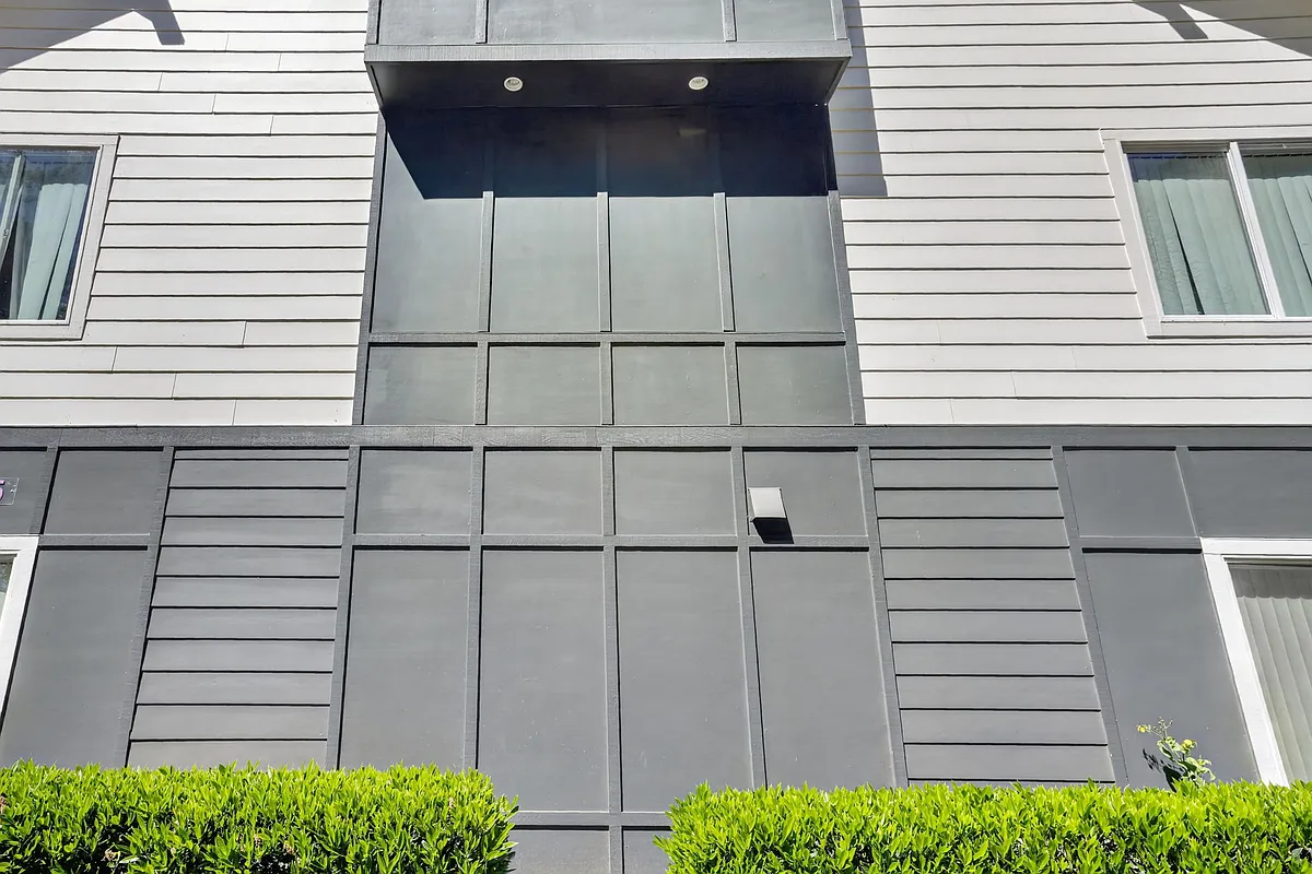 Building Photo - 121 SE 151st Ave #105
