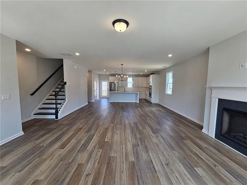 4 bed, 3.5 bath, 2450 sqft, $2,850 — Photo 3